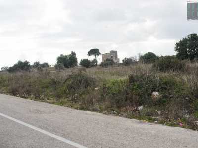 La struttura � visibile sulla destra poco dopo aver superato l�uscita per Cellamare